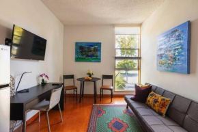 Lovely one bedroom guest house in Encino village